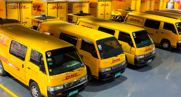 Много грузовиков DHL